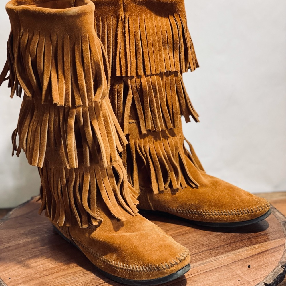 Minnetonka brown leather moccasin fringe boots women’s 7